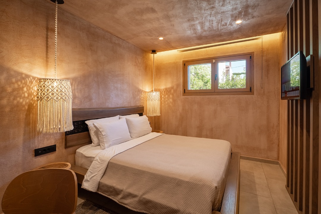 Cameră dublă semi-subsolă