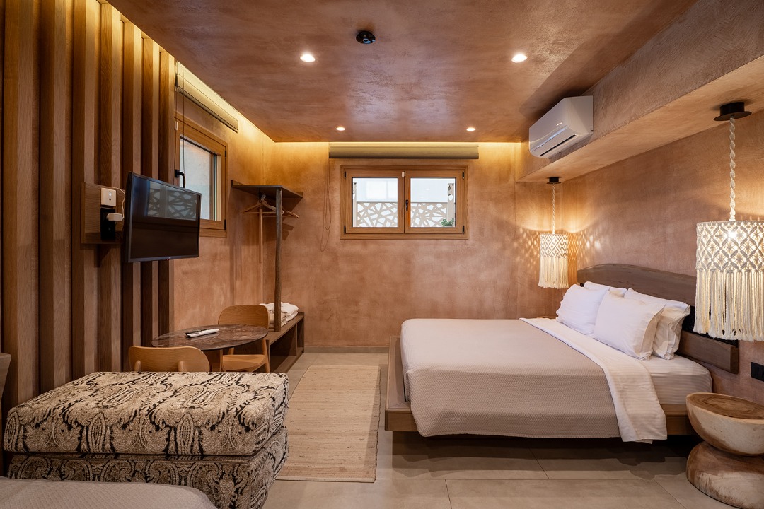 Cameră cvadruplă semi-subsolă